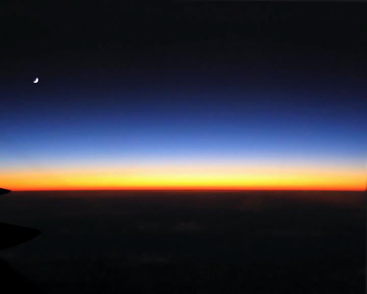 2859-tiny_moon.jpg - Tiny Moon