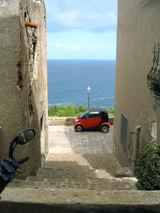 0618_castelsardo_smart.jpg - Smart Car. Castelsardo, Sardegna