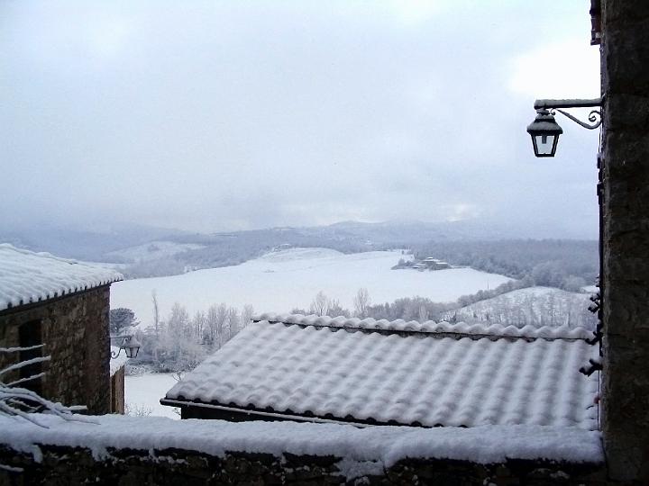 2105_Montalto_valley_snow.jpg - Quiet valley